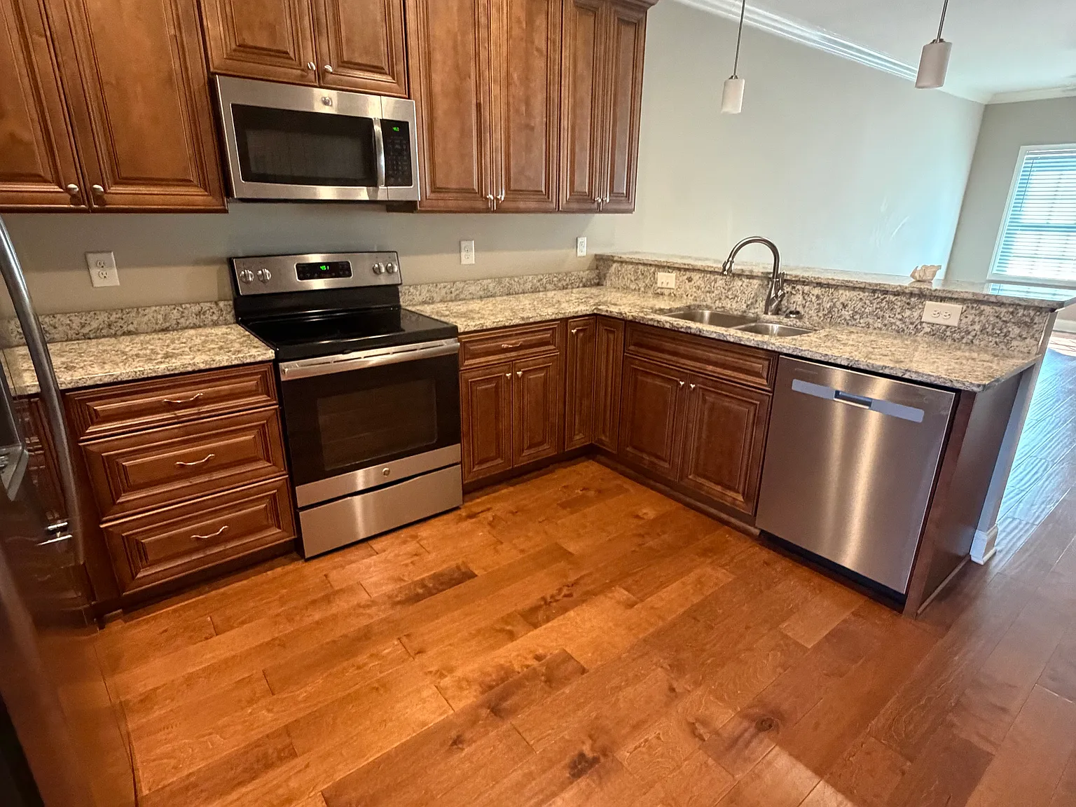 3 bed, 1474 sqft, $1,750 — Photo 3