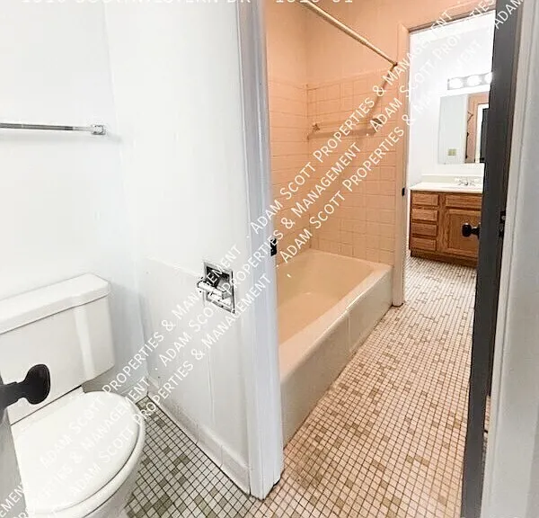 1316 Southwestern Dr #1 — Photo 5