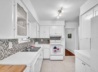 3296 Institute Rd, North Vancouver, BC V7K 2K9