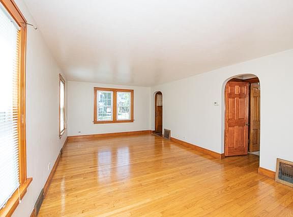 5th image of 901 Glenwood Ave