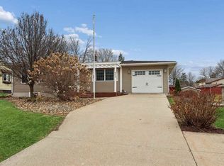 405 6th St, Victor, IA 52347