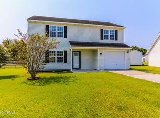 111 Huntmaster Ct, Newport, NC 28570