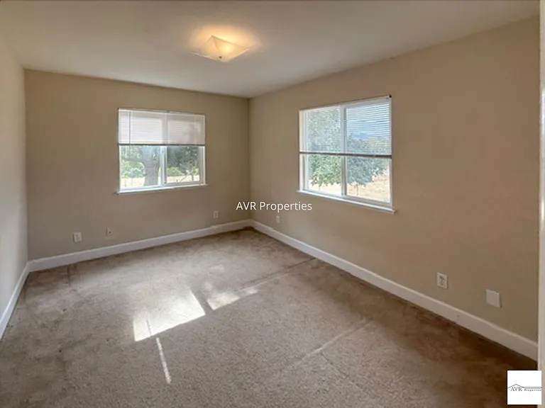 10540 Foothill Rd — Photo 12