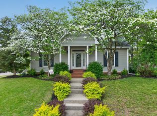 1055 Forest Lake Dr, Lexington, KY 40515