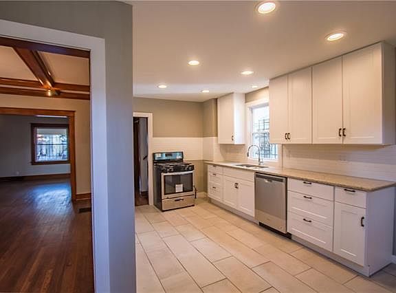 5th image of 133 N Elmwood Ave