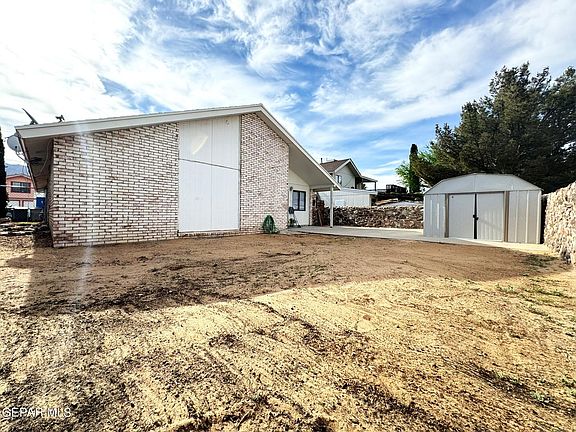2nd image of 1037 Desierto Seco Dr