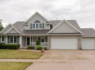 7329 Walden Rd NE, Cedar Rapids, IA 52402