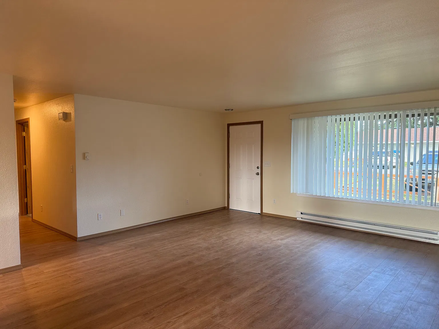 3 bed, 1.5 bath, 1200 sqft, $1,895 — Photo 3