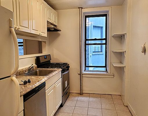 5th image of 352 Saint Johns Pl #D2