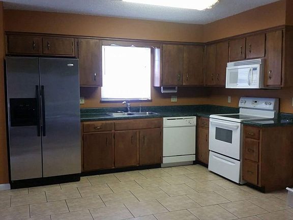 5th image of 585 Bowie Blvd