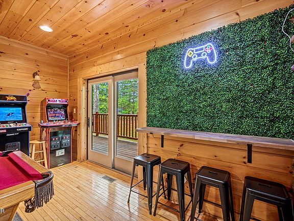 4th image of 1661 Mountain Lodge Way