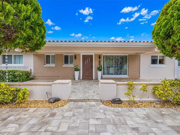 1960 Coral Reef Dr — Photo 50