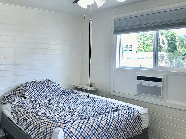 731 McCully St — Photo 3