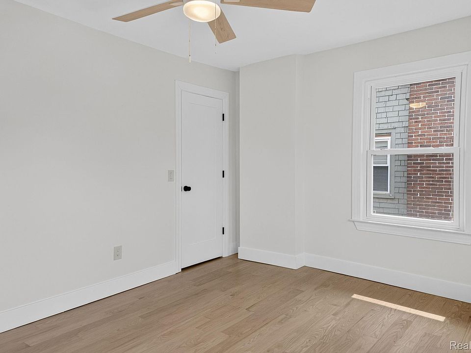 446 King St, photo 25