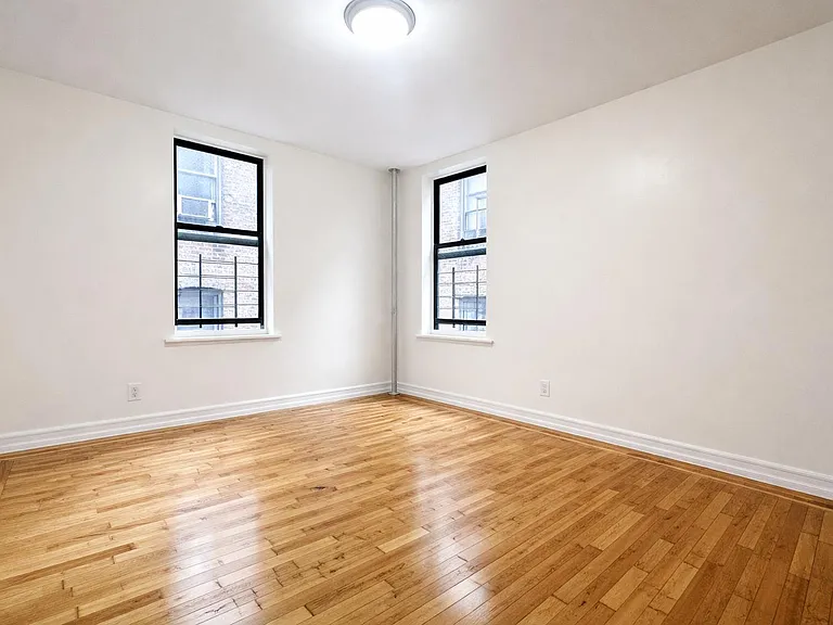 10 Adrian Ave #2G — Photo 7