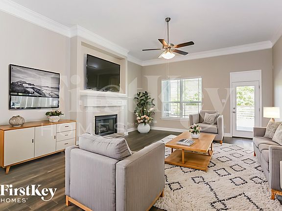 4th image of 9923 Oaklawn Dr