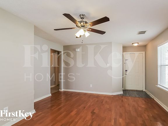 4th image of 916 Willaby St
