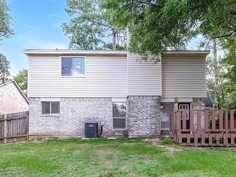 1918 Hunnington Dr — Photo 17