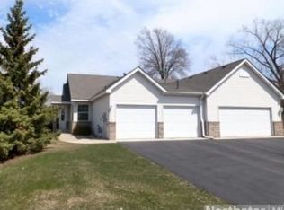 2112 Albemarle Ct, Roseville, MN 55113