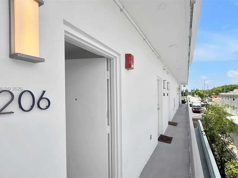 1536 NW 15th Ave #206 — Photo 12