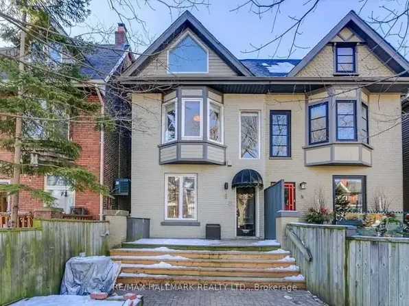 6 Prust Ave #2, Toronto, ON M4L 2M8