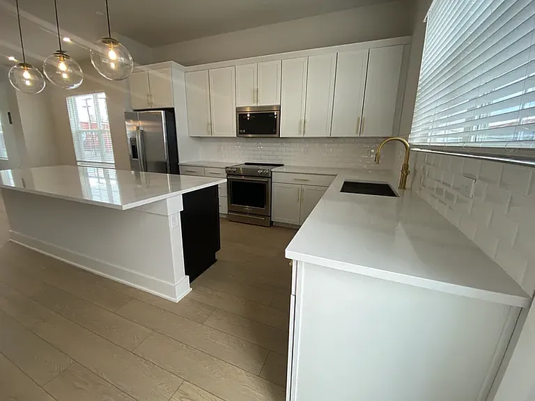 4118 Indiana Ave — Photo 12
