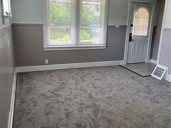3rd image of 7908 Vineyard Ave