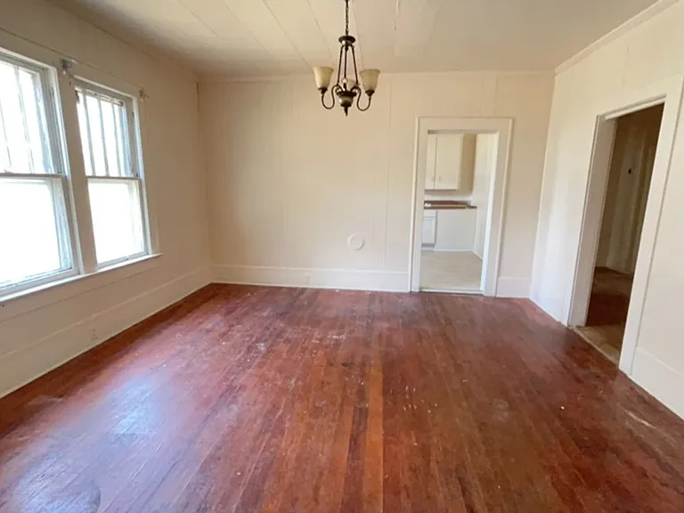 1214 Campbell St — Photo 7