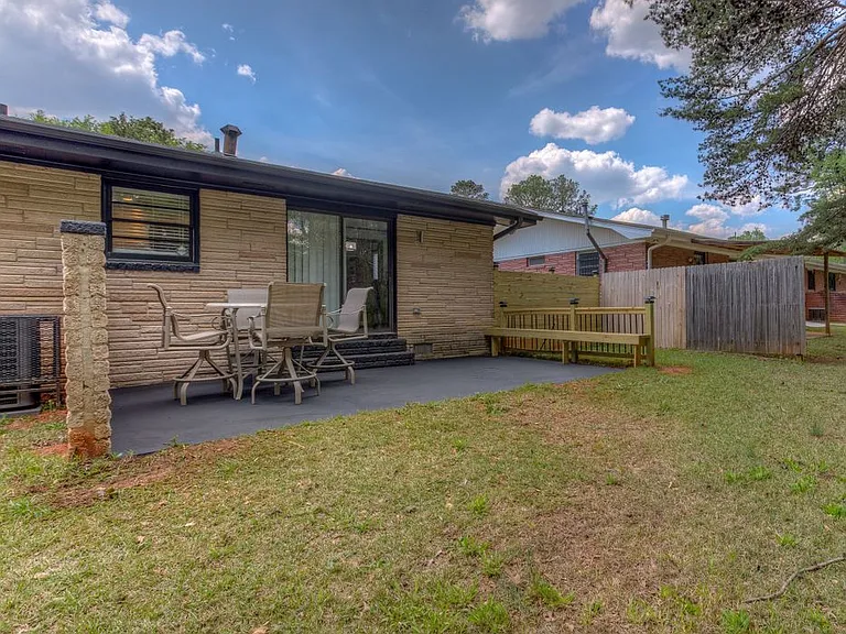1194 Weston Dr — Photo 17