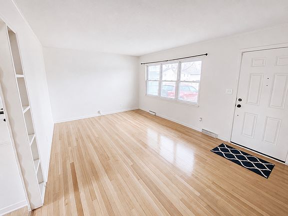 3rd image of 11402 Jackson Ave