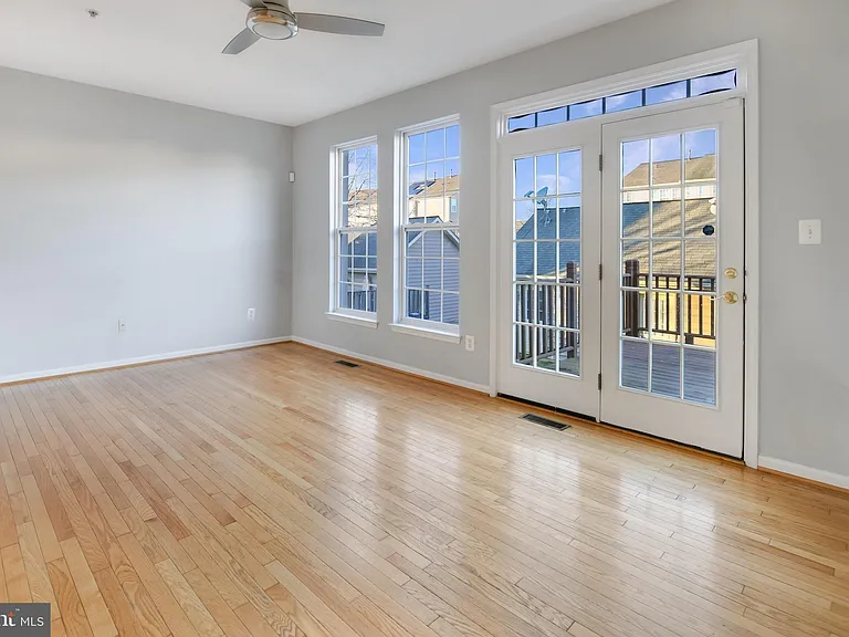 3730 Singleton Ter — Photo 2