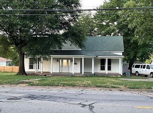834 N 3rd St, Ozark, AR 72949