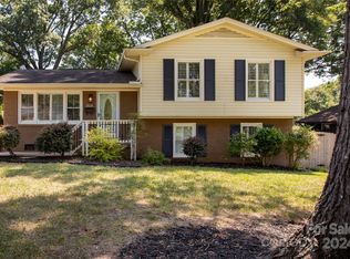 3828 Farmview Rd, Charlotte, NC 28205