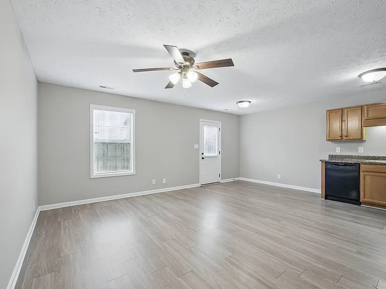 850 Tracy Ln #10 — Photo 3