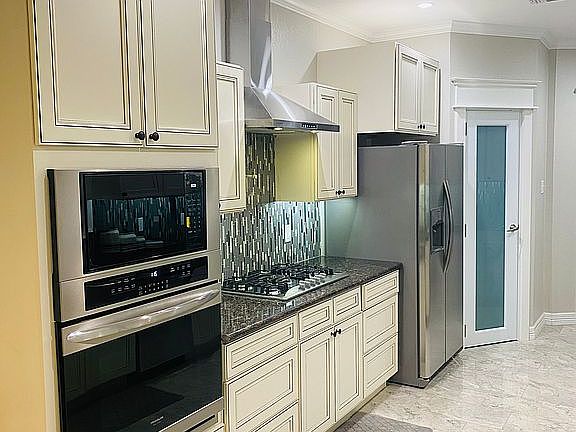 3rd image of 6008 Warwick Dr