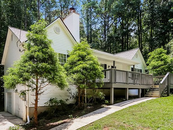 4th image of 221 Martins Ct
