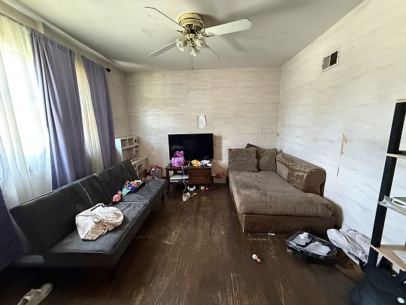 3rd image of 15213 Dante Ave