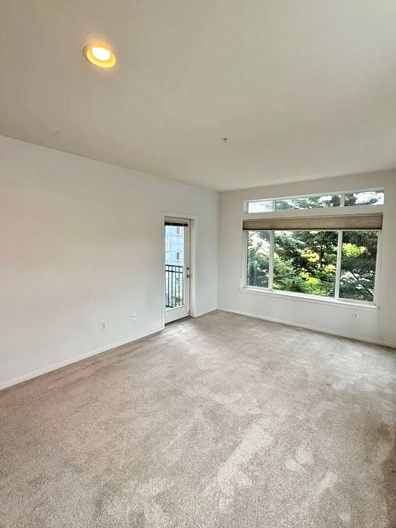 Beautiful 1-Bedroom Condo on Capitol Hill Includes 2 Parking Spaces — Photo 3