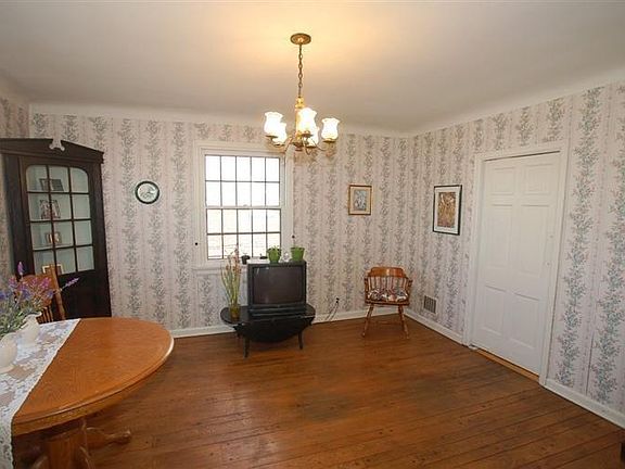 4th image of 2145 Glenside Ave