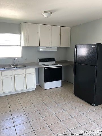 2nd image of 406 Amires Pl
