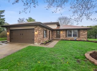 1944 Island Ct, Woodstock, IL 60098