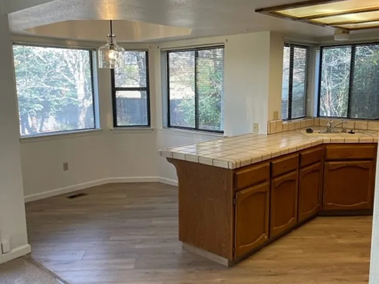 3706 Mount Ashland Ave — Photo 6