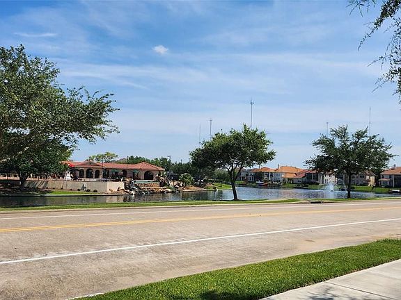 2nd image of 3219 Lake Shore Harbour Dr