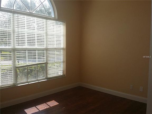 5th image of 400 Carriage House Ln