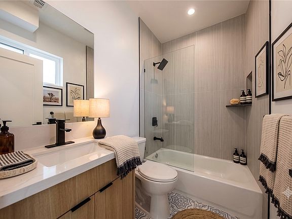 5th image of 1332 S Longwood Ave #1