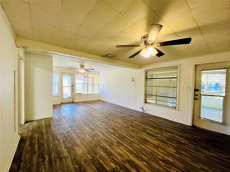 501 Avenue G SE #A — Photo 14