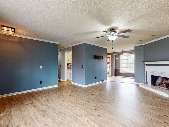 3rd image of 909 Wemberton Dr