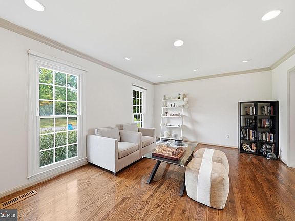 5th image of 10313 Crown Point Ct