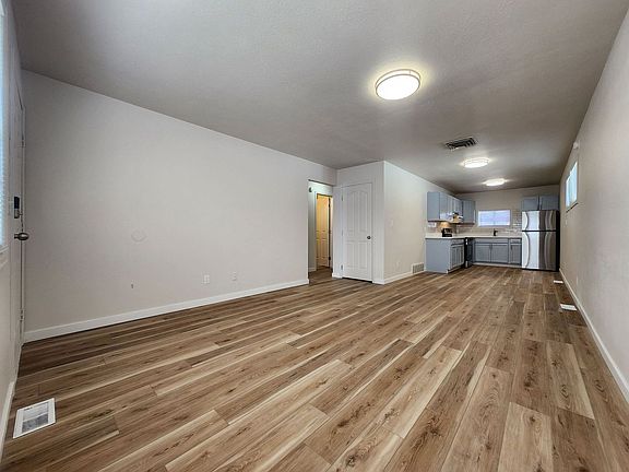 5th image of 1421 Anita St