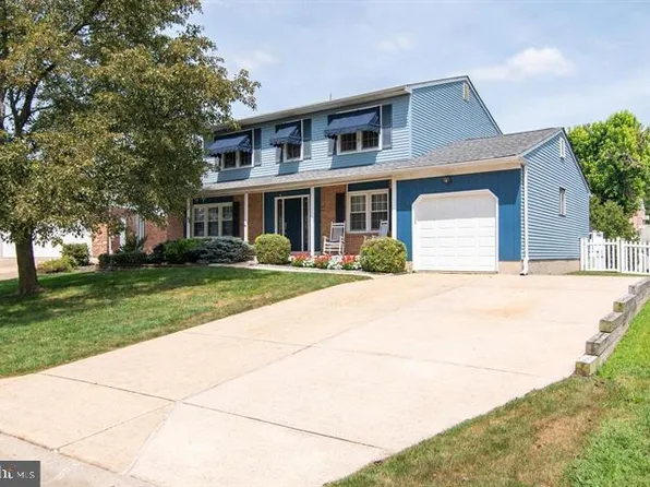 112 W Seneca Dr, Newark, DE 19702